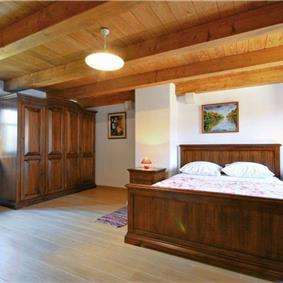 4 bedroom villa with pool near Svetvinčenat, Istria, sleeps 10
